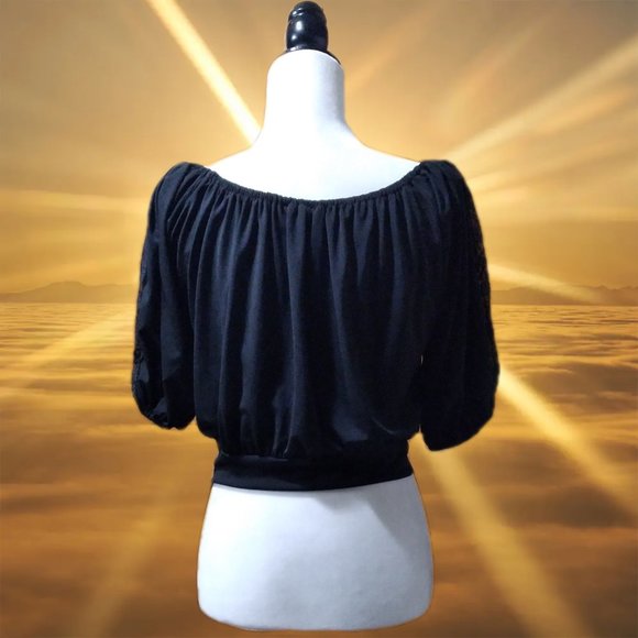 Candy Couture, Beautiful Women's top with Lace Center&Sleeve Accent - Picture 2 of 2